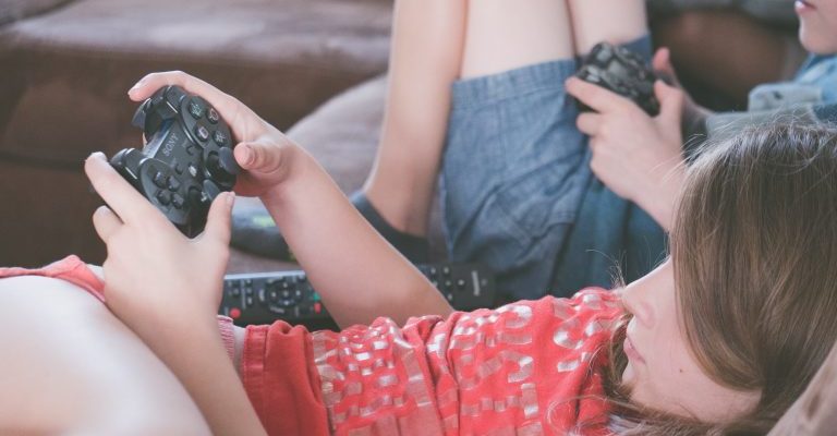 gaming-girl-kids